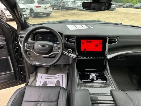 Used 2022 Jeep Wagoneer Series II RWD image 18