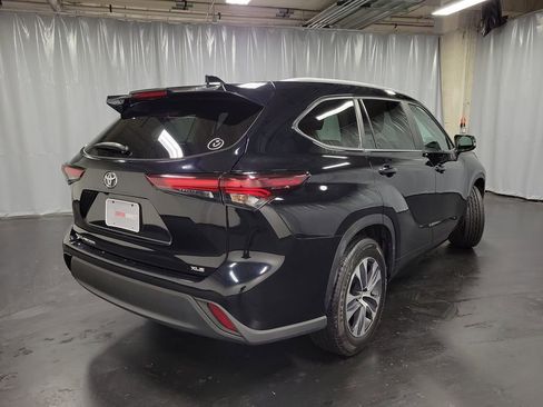 Used 2024 Toyota Highlander XLE image 8