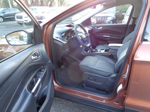 Used 2017 Ford Escape SE image 21
