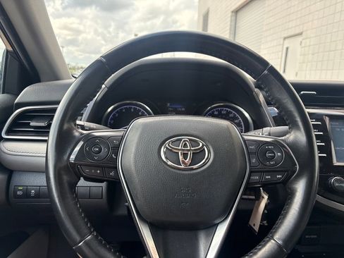 Used 2020 Toyota Camry SE image 16
