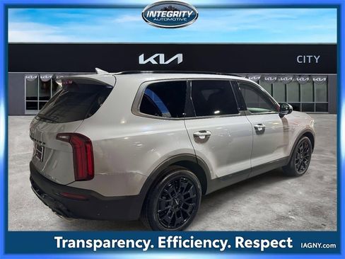 Used 2022 Kia Telluride SX w/ Nightfall Edition Package image 5