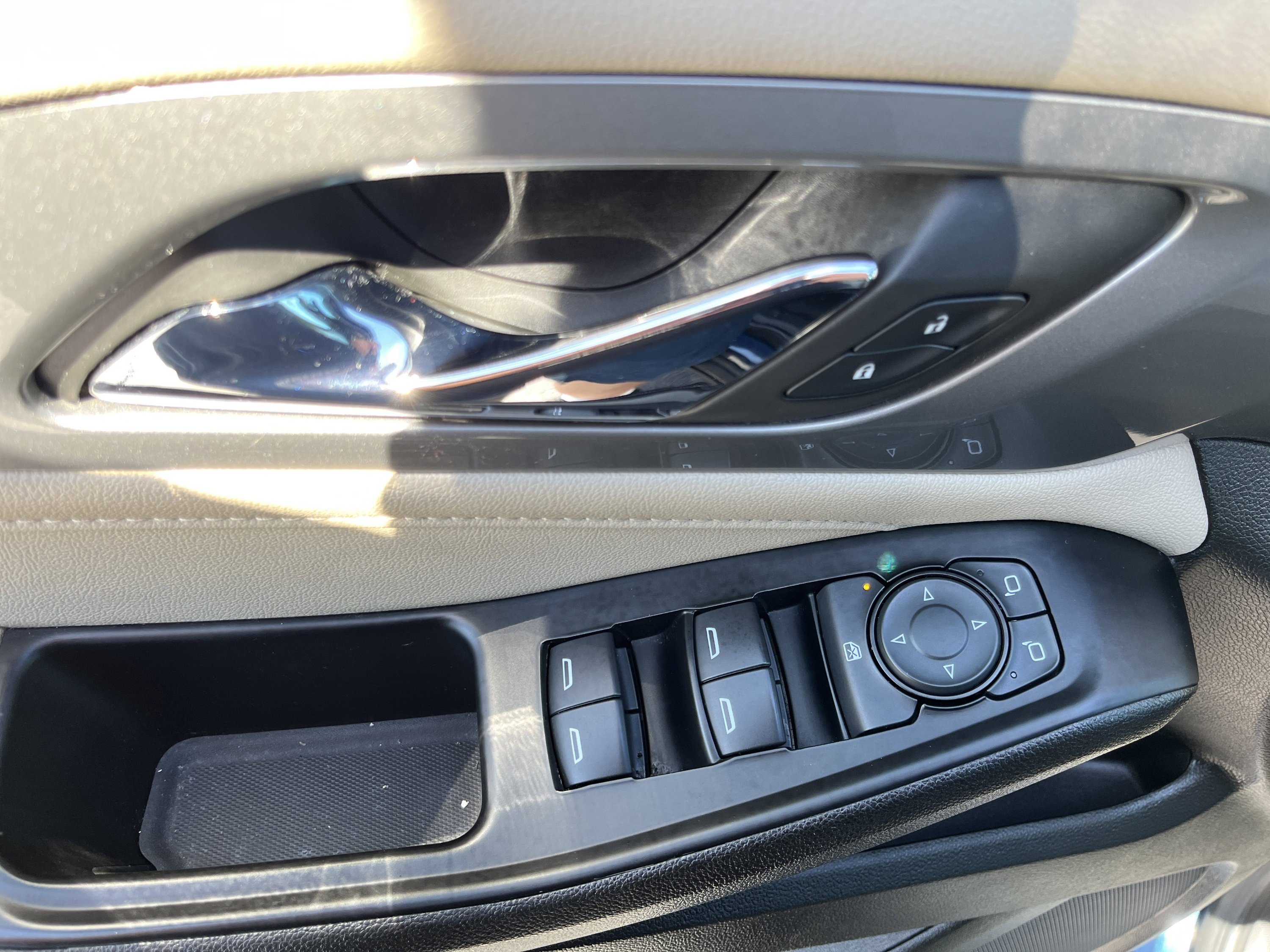 Used 2023 Chevrolet Traverse LS AWD/4WD image 12