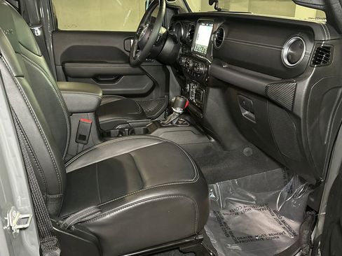 Used 2023 Jeep Wrangler Unlimited Sahara w/ Cold Weather Group image 10