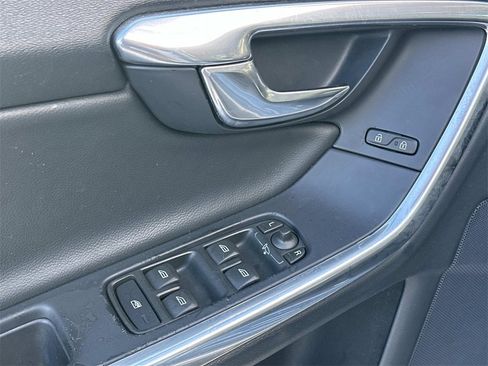 Used 2017 Volvo V60 T5 Cross Country w/ Convenience Package image 17