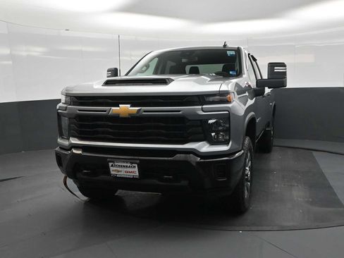 Used 2025 Chevrolet Silverado 2500 Custom AWD/4WD image 5