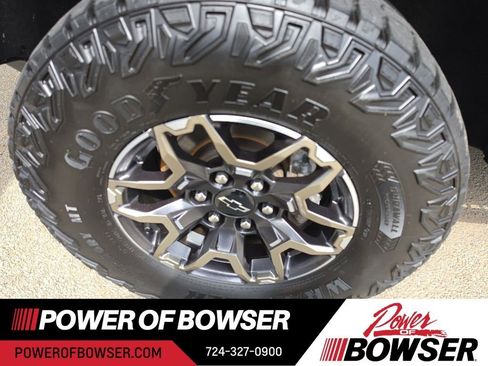 Certified 2024 Chevrolet Colorado ZR2 w/ LPO, Tailgate Decal Package AWD/4WD image 9