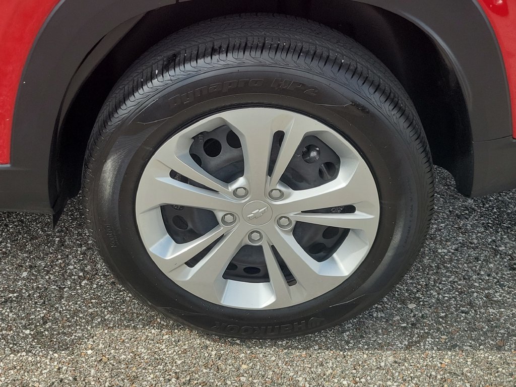 Used 2026 Chevrolet Trax LS FWD image 5