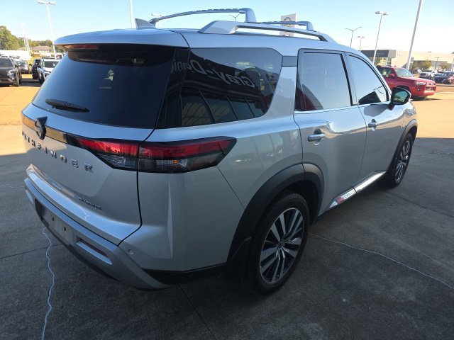 Used 2022 Nissan Pathfinder Platinum w/ Lighting Package (N92) FWD image 9