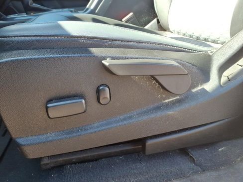 Used 2019 Chevrolet Colorado Z71 AWD/4WD image 23