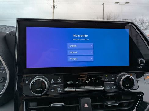 Used 2024 Toyota Highlander XSE image 21