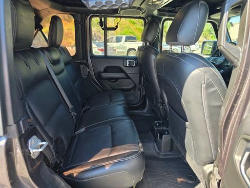 Used 2022 Jeep Wrangler Unlimited Sahara AWD/4WD image 25