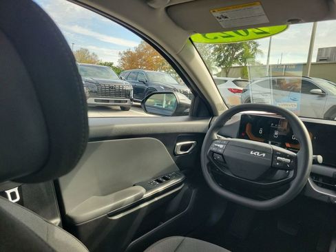 Used 2025 Kia K4 LXS image 7