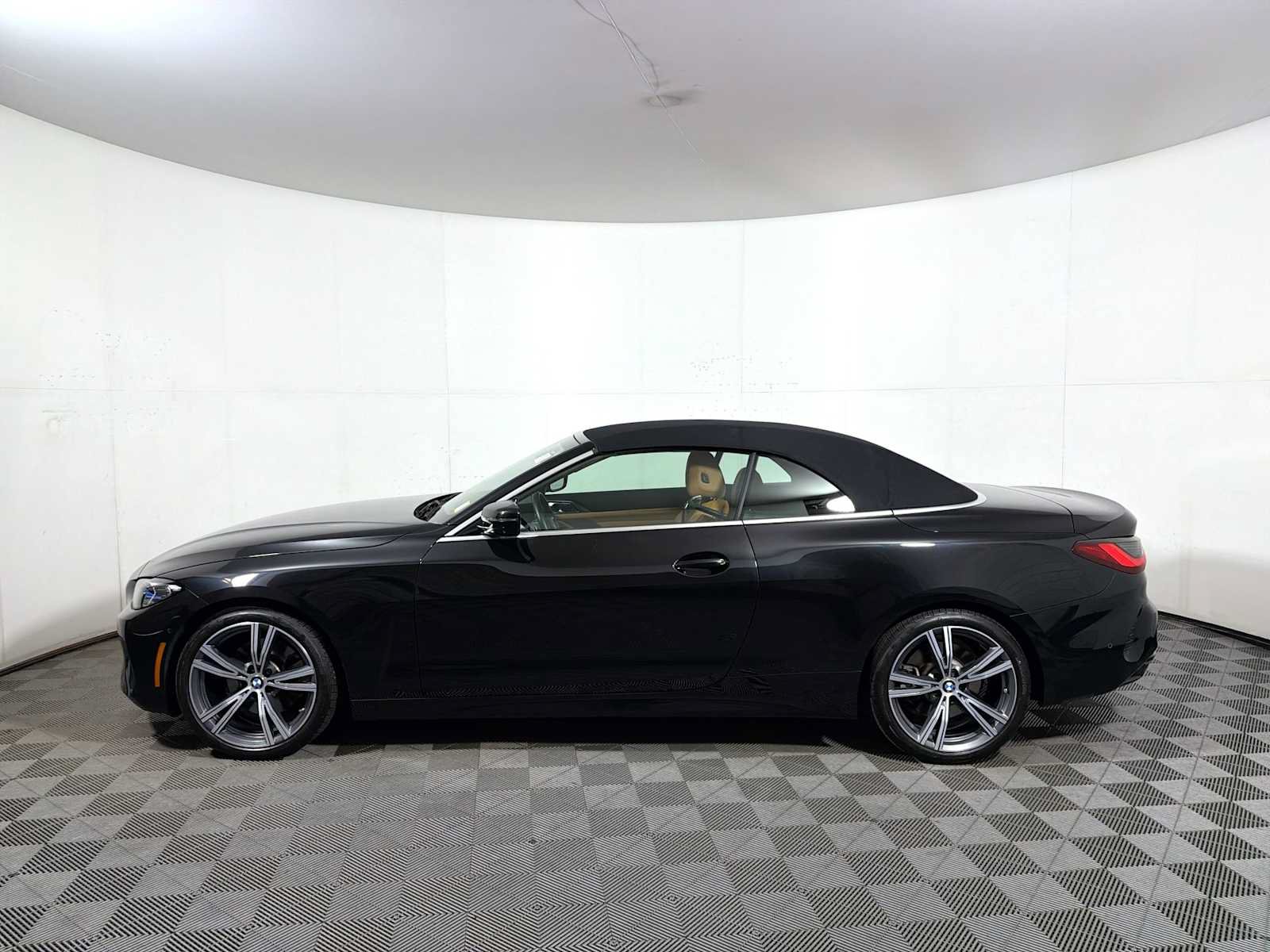Used 2024 BMW 430i xDrive Convertible w/ Premium Package AWD/4WD image 4