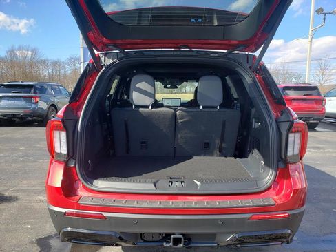 New 2026 Ford Explorer ST-Line w/ ST-Line Street Pack image 4