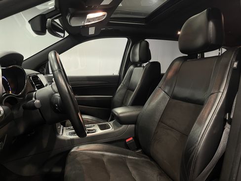 Used 2019 Jeep Grand Cherokee Altitude image 15