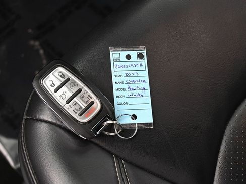 Used 2023 Chrysler Pacifica Touring-L w/ S Appearance Package image 18