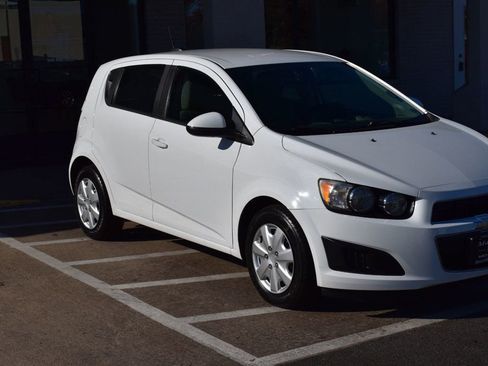 Used 2016 Chevrolet Sonic LS image 9