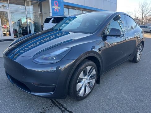 Used 2024 Tesla Model Y Long Range image 2