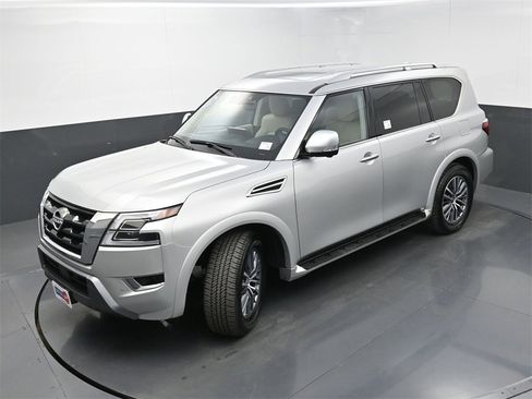 Used 2024 Nissan Armada SL w/ Captain's Chairs Package image 36