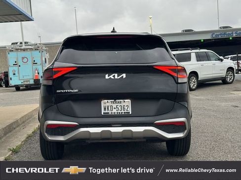 Used 2023 Kia Sportage LX image 4