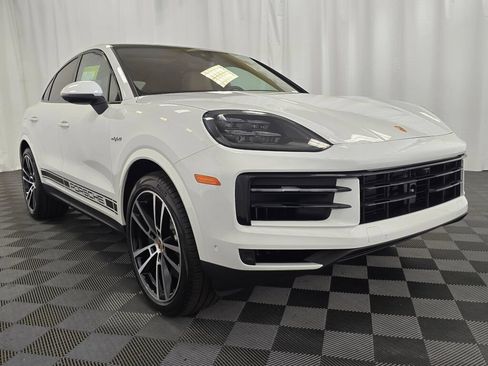 Certified 2025 Porsche Cayenne E-Hybrid Coupe AWD/4WD image 11
