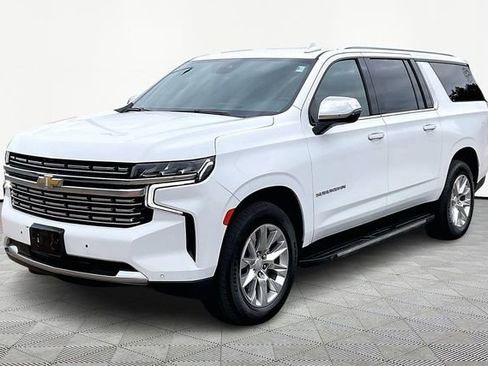Used 2023 Chevrolet Suburban Premier image 3