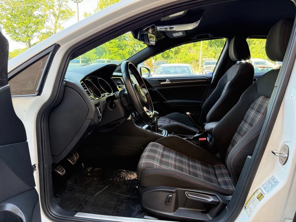 Used 2020 Volkswagen Golf 4-Door FWD image 9