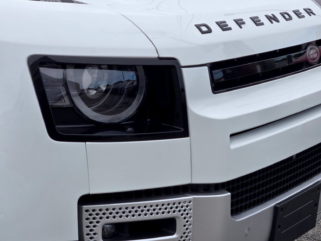 Used 2025 Land Rover Defender 110 S AWD/4WD image 7