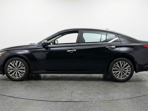 Used 2025 Nissan Altima 2.5 SV image 5