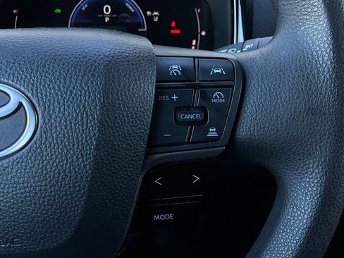 Used 2025 Toyota Camry LE image 33