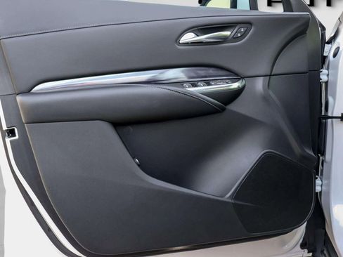 Used 2022 Cadillac XT4 Luxury w/ Cold Weather Package image 14