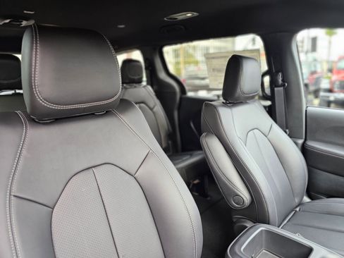 New 2026 Chrysler Pacifica Select FWD image 28