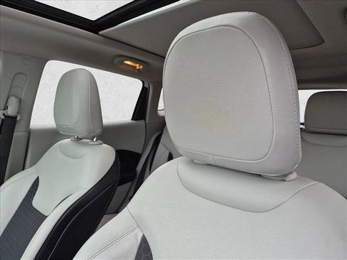 Used 2018 Jeep Compass Latitude FWD image 8