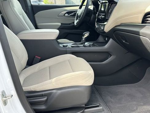 Used 2023 Chevrolet Traverse LS FWD image 15