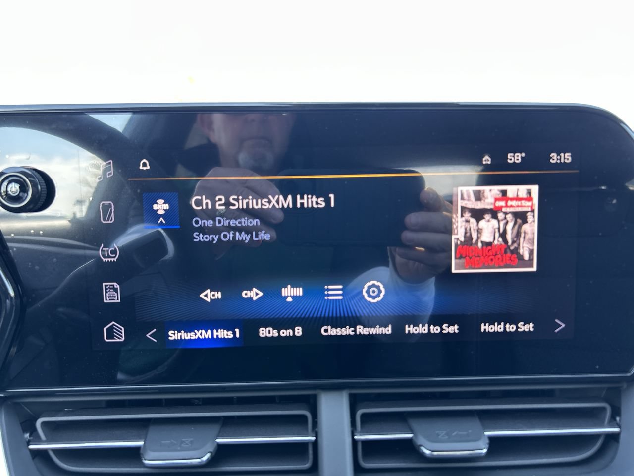 New 2026 Chevrolet Trax LT w/ Sunroof Package FWD image 32
