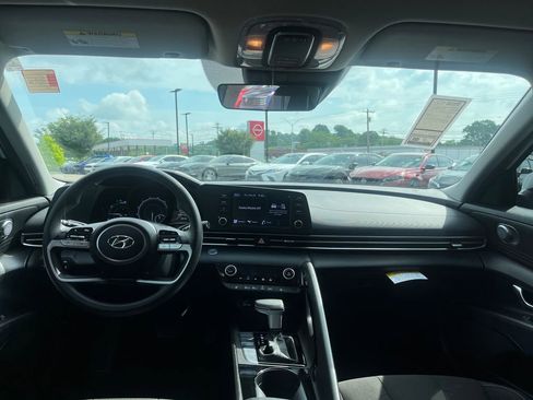 Used 2022 Hyundai Elantra Blue FWD image 22