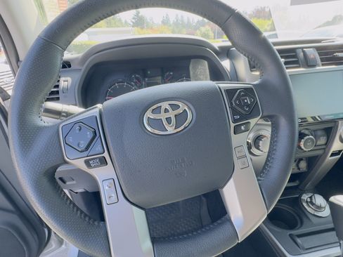 Used 2022 Toyota 4Runner SR5 Premium image 17