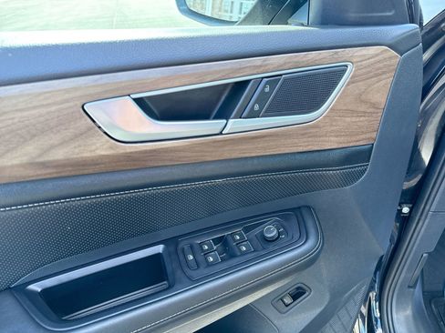 Used 2024 Volkswagen Atlas SE w/ Black Wheel Package image 15