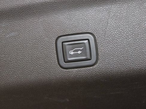 Used 2021 Chevrolet Tahoe Premier w/ Premium Package AWD/4WD image 16