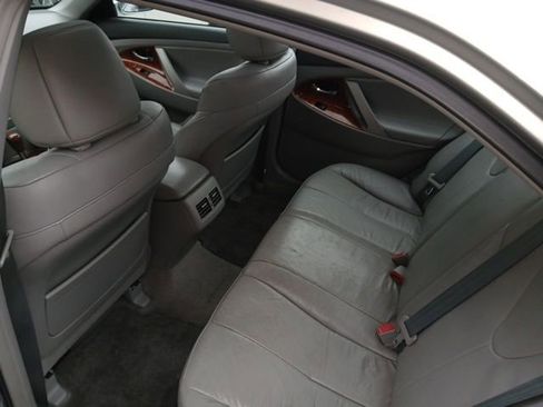 Used 2011 Toyota Camry LE image 9