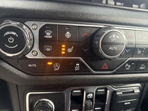 Used 2024 Jeep Gladiator Sport AWD/4WD image 28