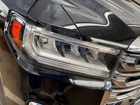 Used 2020 GMC Acadia SLE FWD image 25