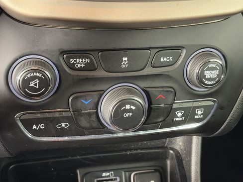 Used 2016 Jeep Cherokee Latitude image 20