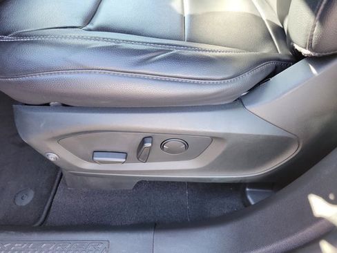 Used 2020 Ford Explorer XLT w/ Equipment Group 202A image 22