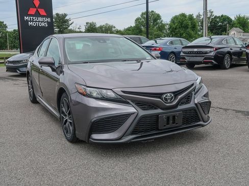 Used 2023 Toyota Camry SE AWD/4WD image 5