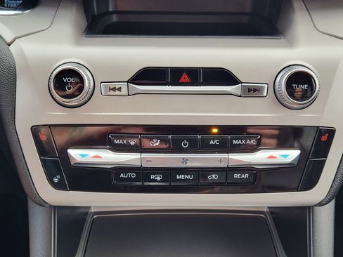 Used 2023 Ford Explorer XLT w/ Equipment Group 202A image 21