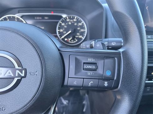 Used 2024 Nissan Rogue SV image 19