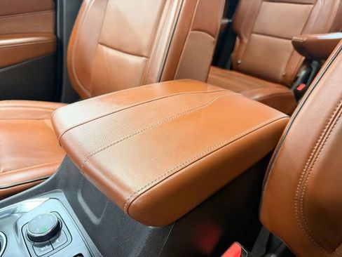 Used 2018 Chevrolet Traverse High Country AWD/4WD image 38