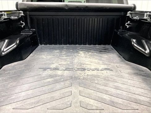 Certified 2022 Toyota Tacoma TRD Off-Road image 36