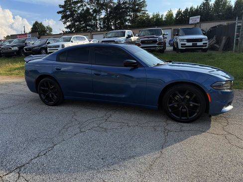 Used 2021 Dodge Charger SXT w/ Blacktop Package RWD image 3
